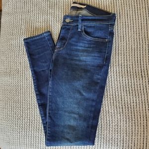 Like New Levi's 710 Super Skinny Jean - 27